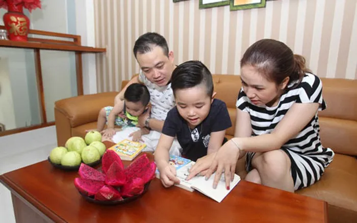 Sách song ngữ 4D là công cụ tuyệt vời để bố mẹ đồng hành cùng con học tiếng Anh