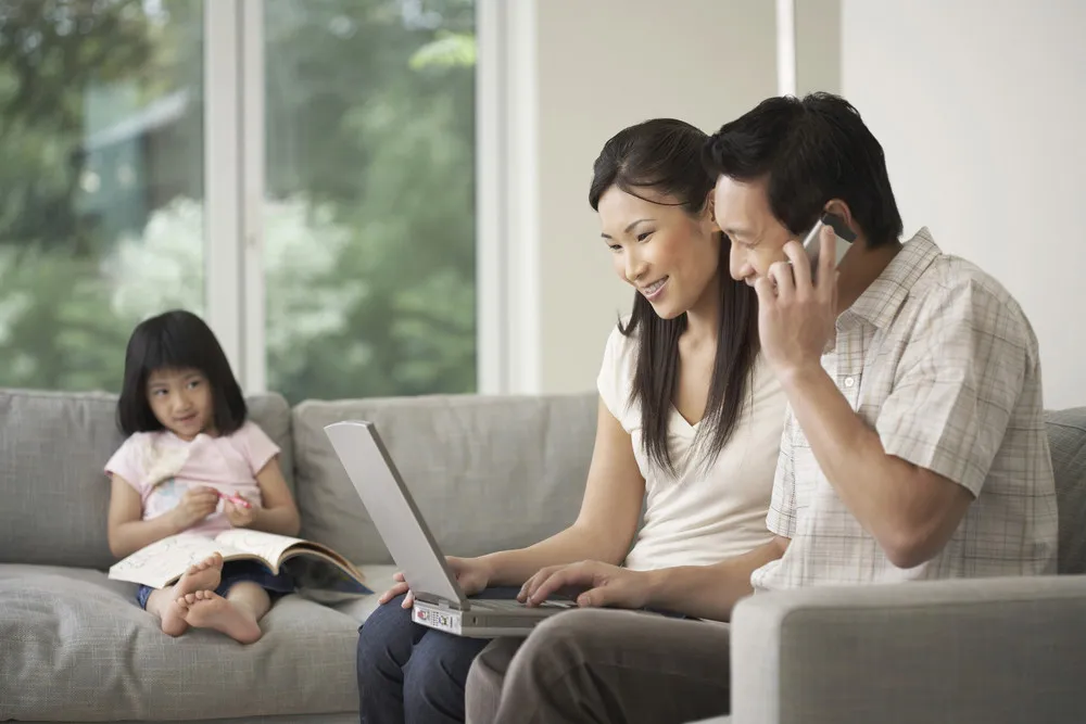 Cách bố mẹ cùng bé trải nghiệm một buổi xem truyện AR tại nhà đầy thú vị